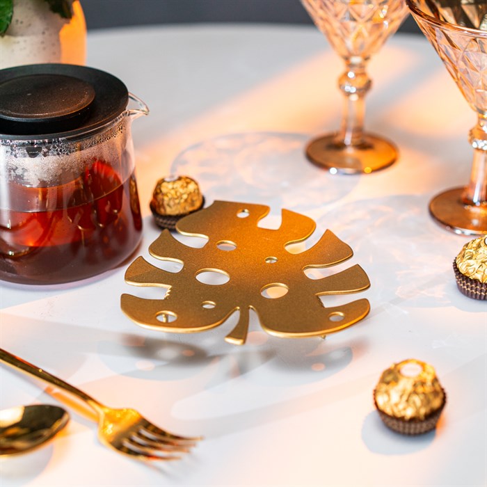 Подставка под горячее Лист монстеры металл золотой 14см 300-131G - фото 126773