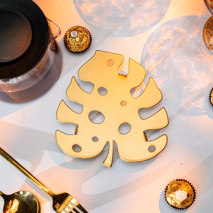 Подставка под горячее Лист монстеры металл золотой 14см 300-131G - фото 126774