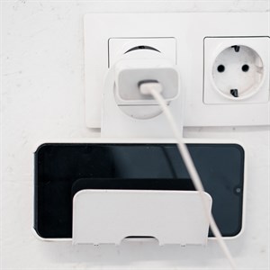 Держатель телефона для зарядки на розетку белый металл 720-219W