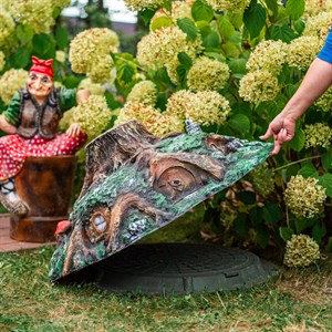Крышка люка декоративная Дом гномов на люк 65 см F07096 - фото 126460 Крышка люка декоративная Дом гномов на люк 65 см F07096 - фото 126460