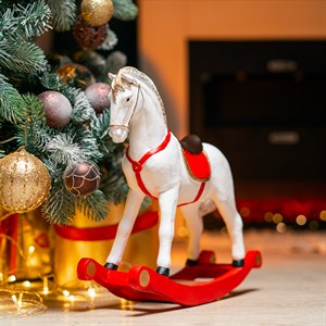 Фигура декоративная Лошадка-качалка новогодняя 34см U09279-Red - фото 126611