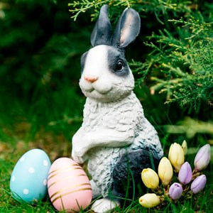 Фигура садовая Зайчонок для дачи бело-чёрный U09088-WBL